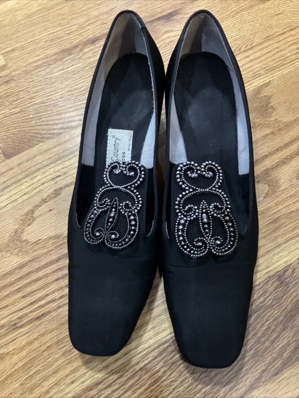 VNTG 1960’s Town&Country Brushed Satin Pump Elegant Metal Detail Fits Like Sz 8